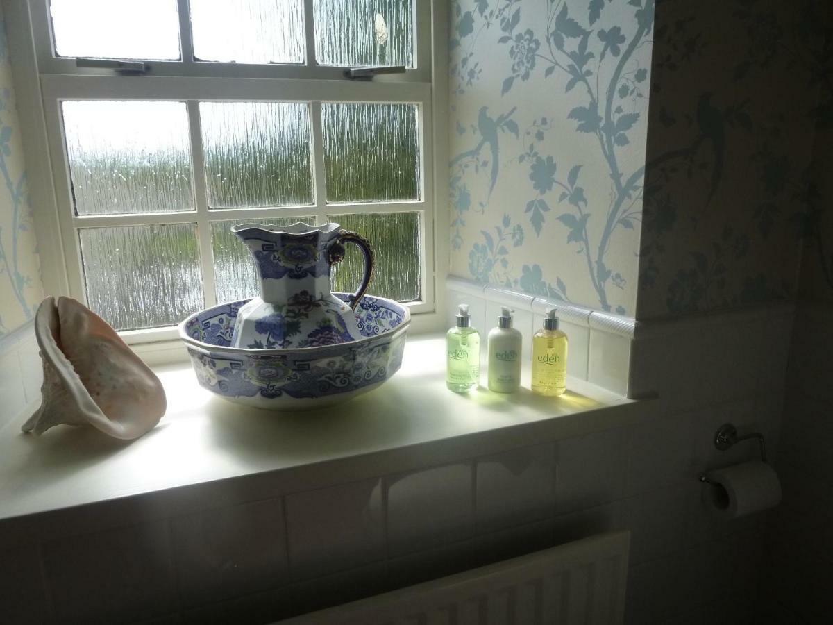 The Gin Gan Bed & Breakfast เฮกแซม ภายนอก รูปภาพ